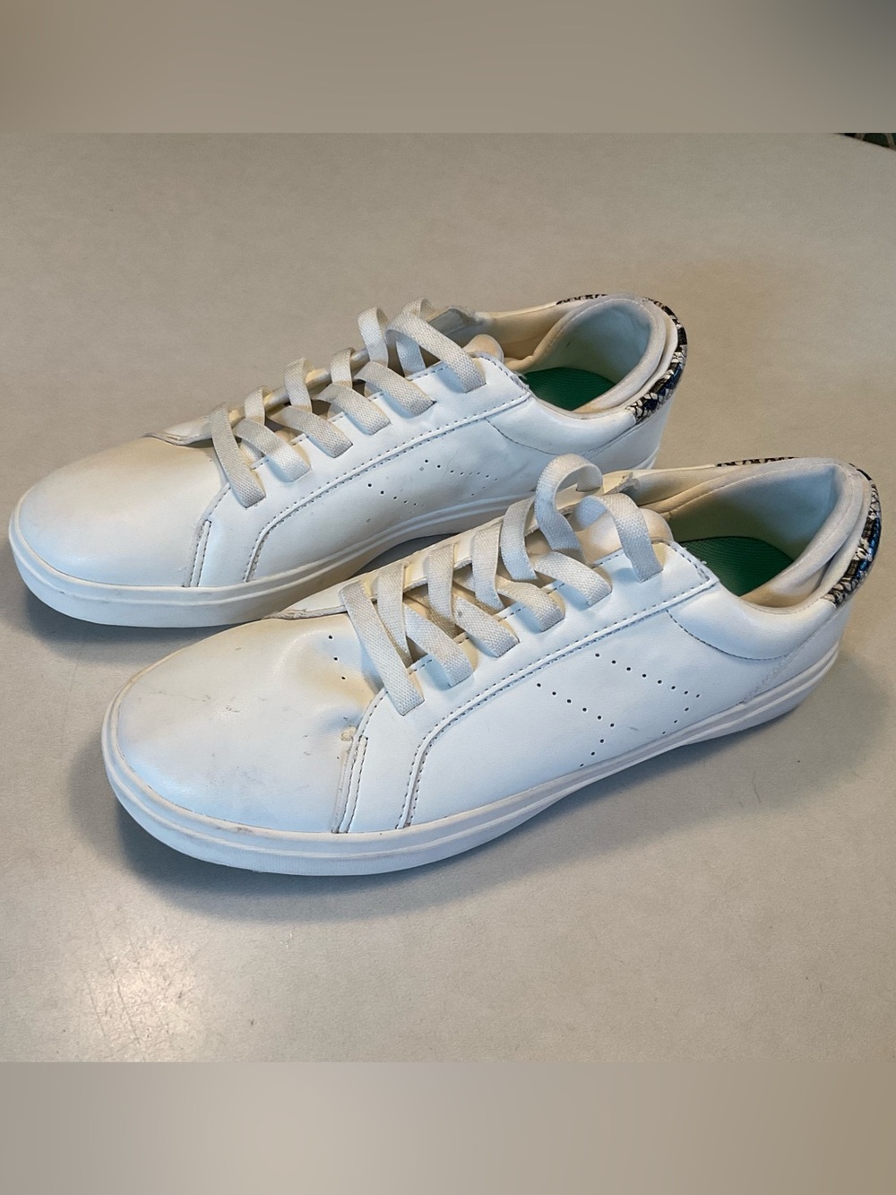 DR. SCHOLL’S Wink Lace Up Sneaker in White
